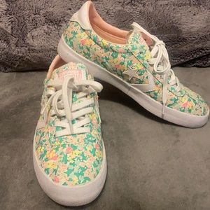 Floral Converse 🌸💕